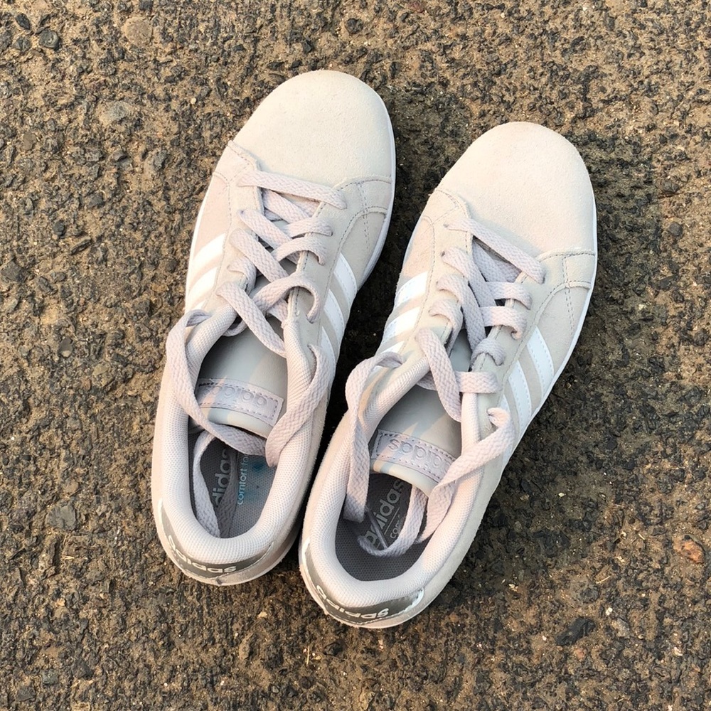 Grey Adidas Gazelles Size 5Y/Women’s 7